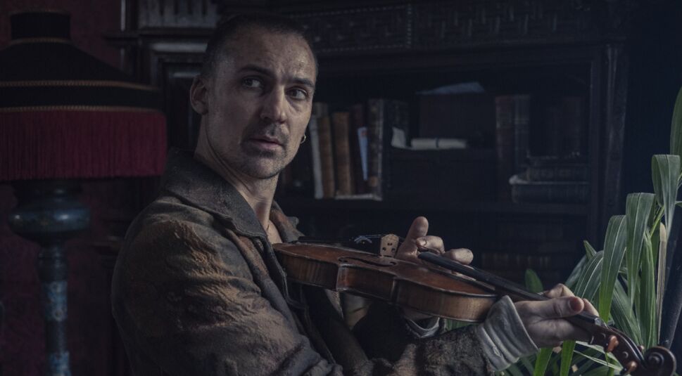 Henry Lloyd-Hughes in Die Bande aus der Baker Street