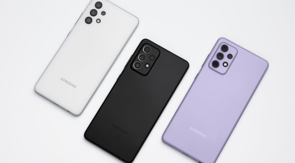 Samsung Galaxy A72 von hinten in drei Farben