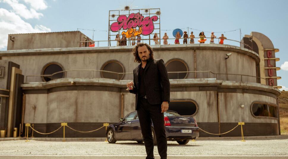 Asier Etxeandia in Sky Rojo