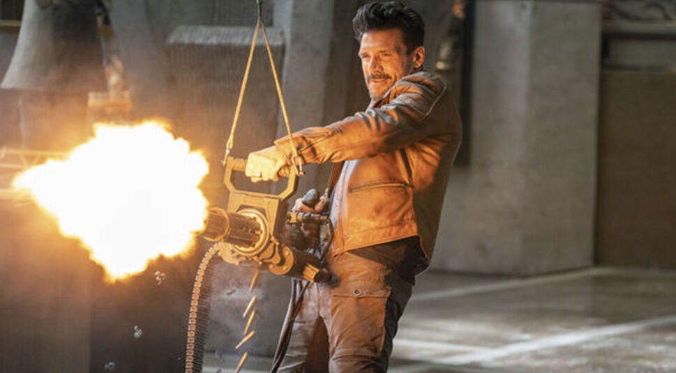  In dem Action-Film Boss Level muss sich Ex-Elitesoldat Roy Pulver jeden Tag einer Horde verrückter Killer stellen.