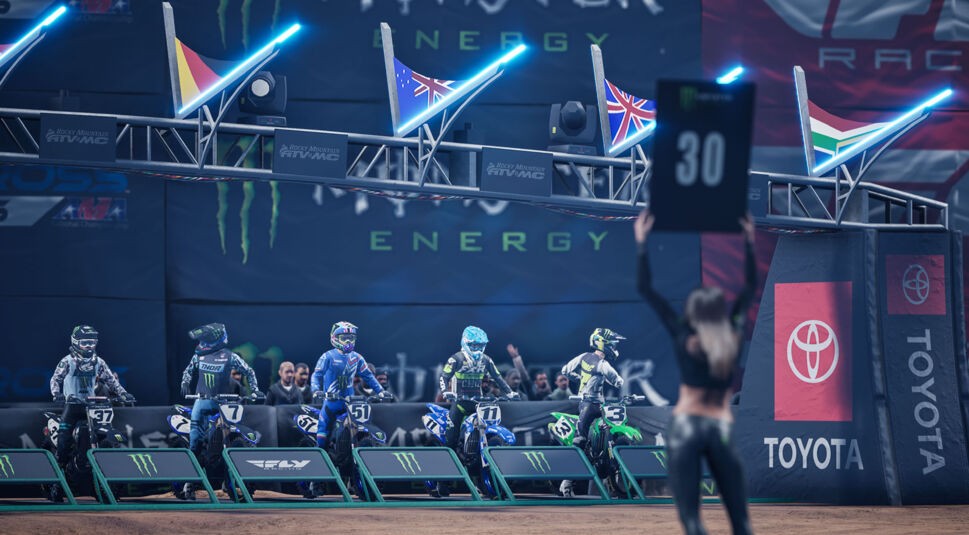 Der Start eines Motocross-Rennens 