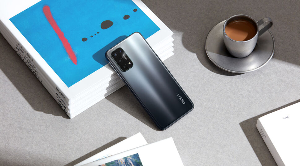 Das neue Oppo A54 5G in Fluid Black.