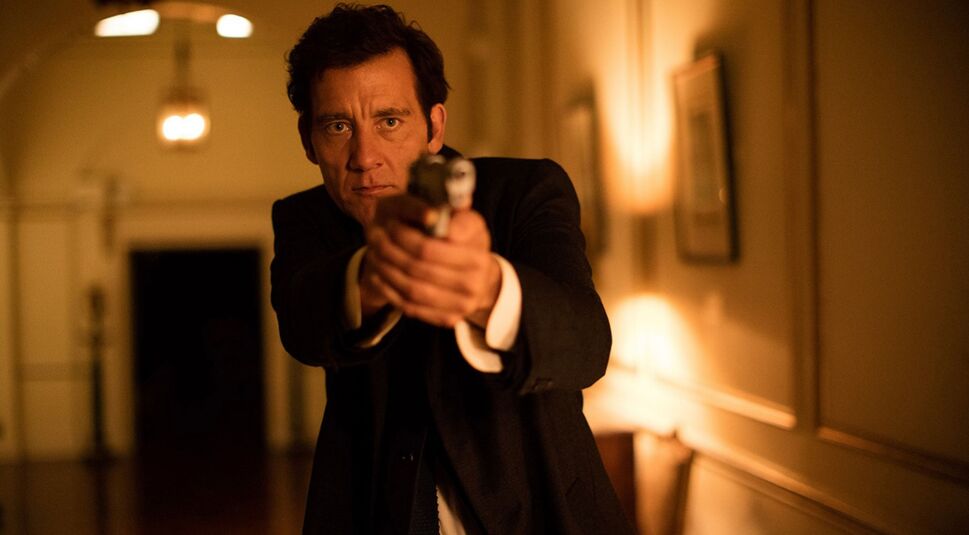 Clive Owen in Anon