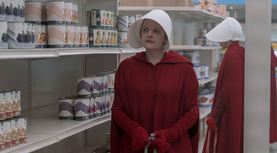 Elisabeth Moss als June bzw. Offred in Staffel 3 von The Handmaid's Tale