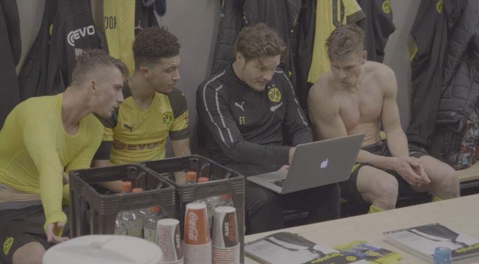 Die Mannschaft von Borsussia Dortmund in der Umkleidekabine 