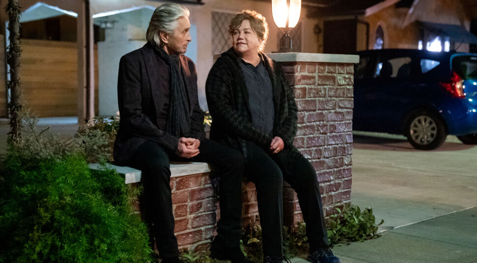 Michael Douglas und Kathleen Turner in The Kominsky Method