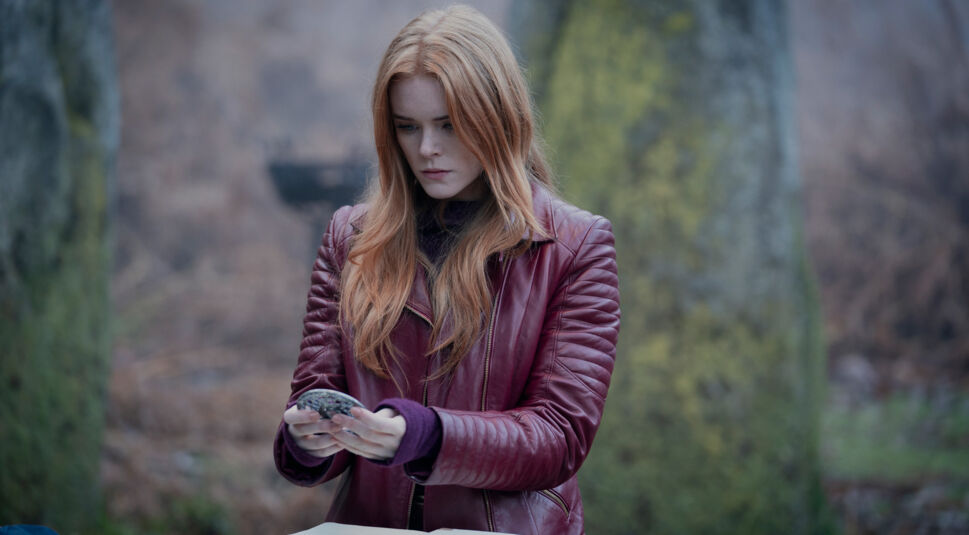 Abigail Cowen als Bloom