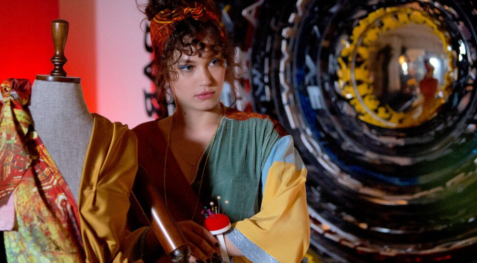 Melisa Senolsum in Atiye.