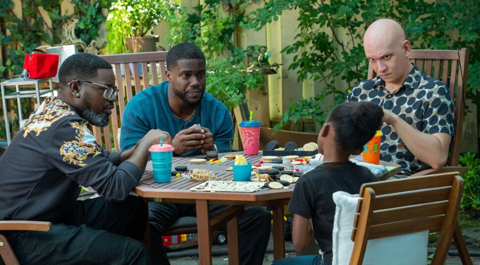 Lil Rel Howery, Kevin Hart, Melody Hurd und Anthony Carrigan in Fatherhood.