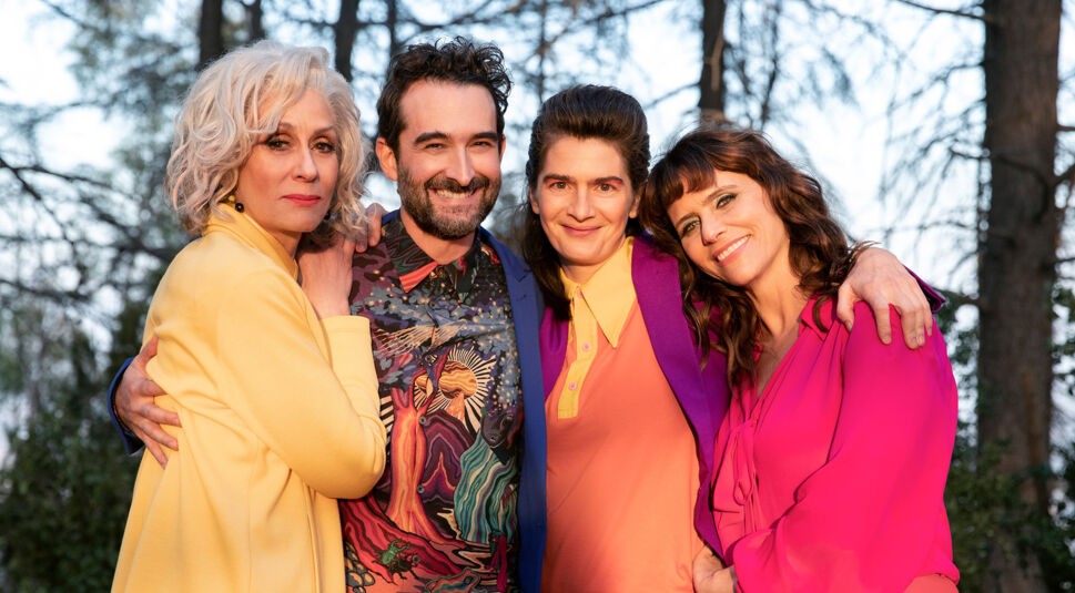 Shelly (Judith Light), Josh (Jay Duplass), Ali (Gaby Hoffmann) und Sarah (Amy Landecker) in der LGBT+-Serie "Transparent".