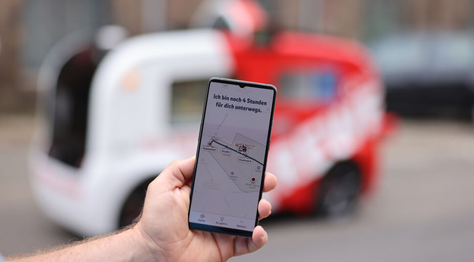 Per App können Nutzer:innen in Kürze prüfen, wo das Snack-Mobil gerade ist