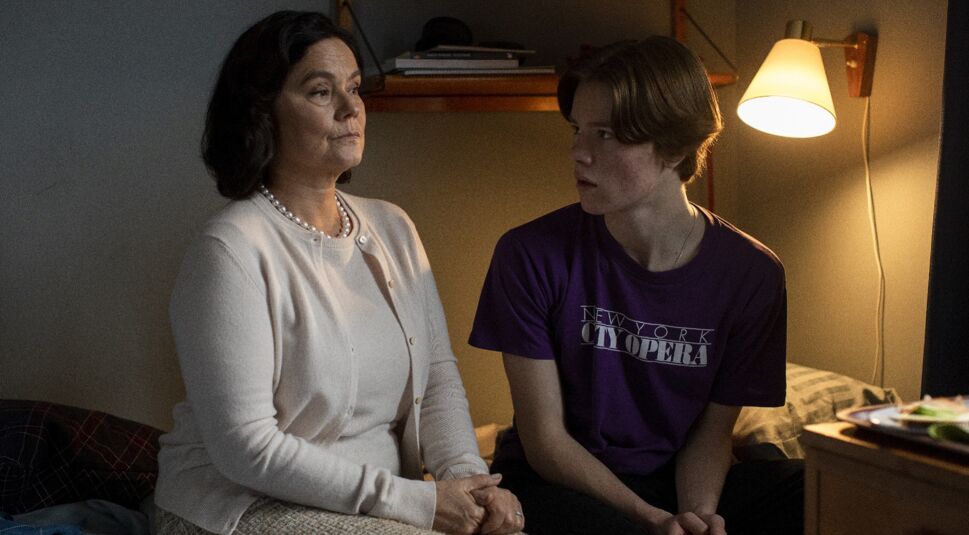 Pernilla August und Edvin Ryding in Young Royals