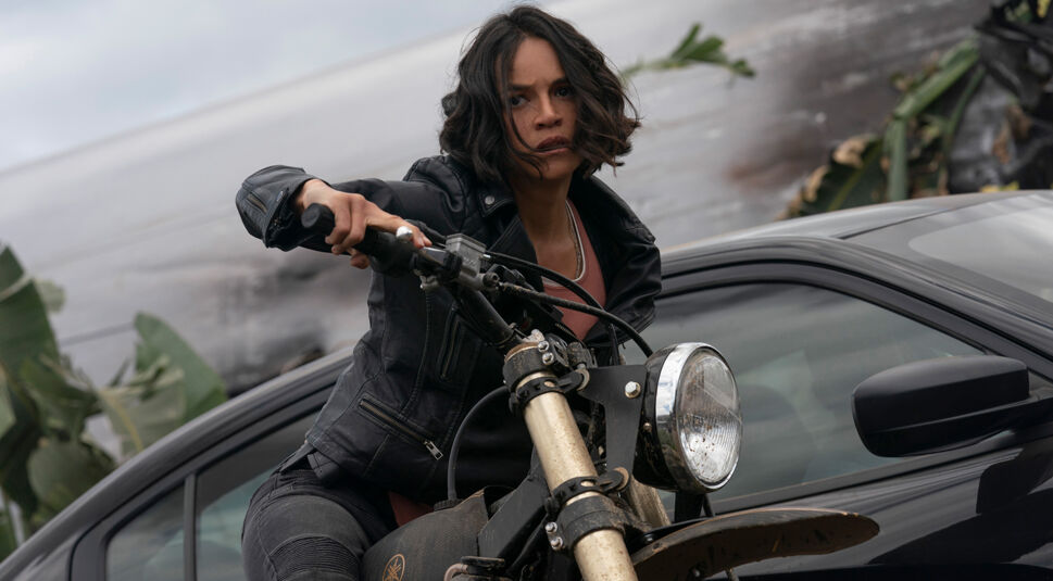 Letty (Michelle Rodriguez) auf einem Motorrad in "Fast & Furious 9".