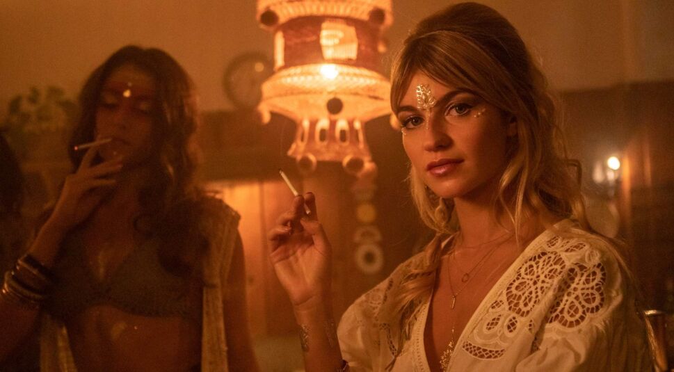 Constance Arnoult in Friendzone