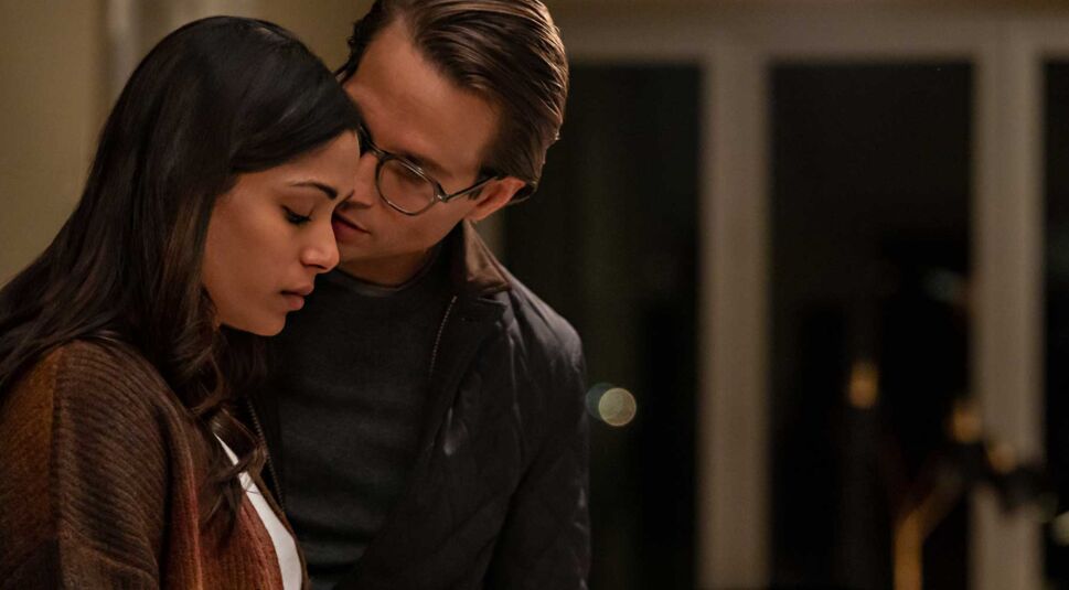 Logan Marshall-Green und Freida Pinto in Intrusion