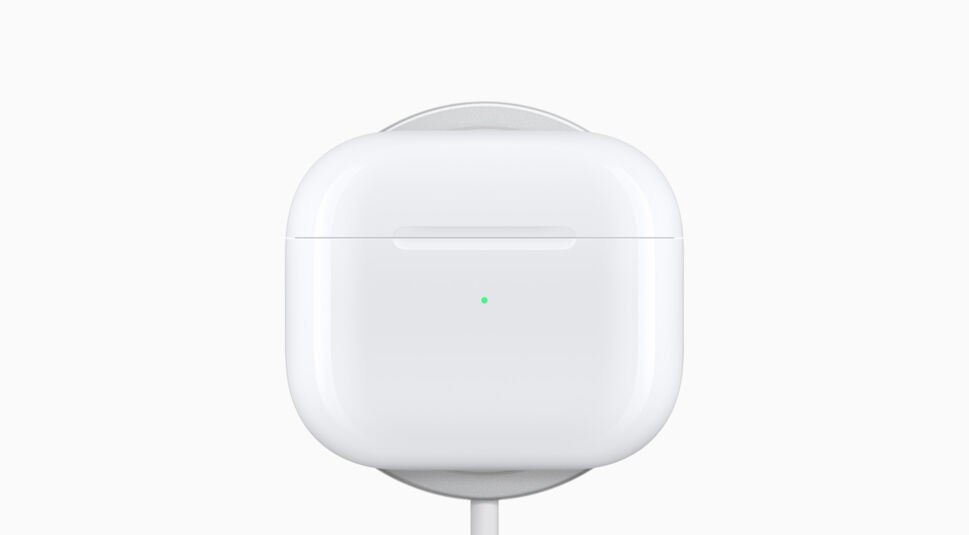  Das Case der AirPods 3 unterstützt das kabellose Laden via MagSafe.