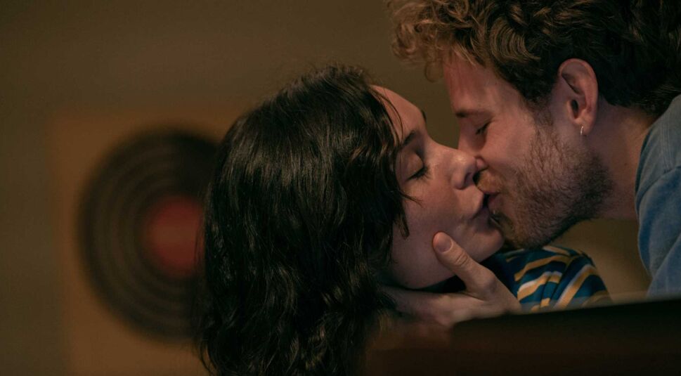  Lina kann die Zeit mit Nico einfach nicht vergessen.