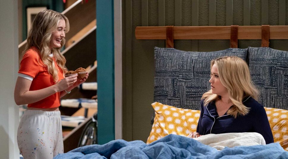 Emily Osment und Olivia Macklin in Pretty Smart