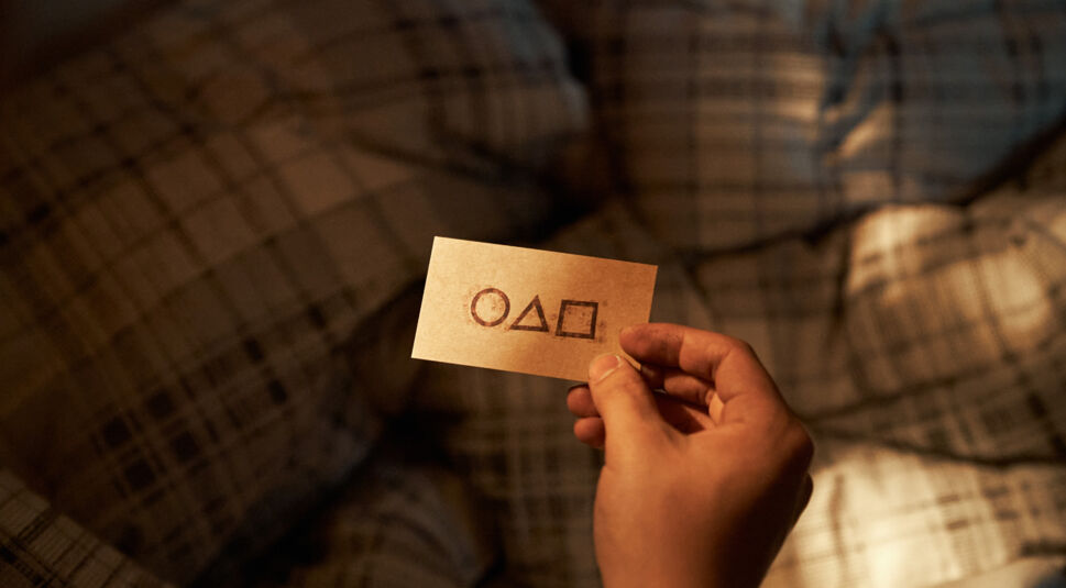  Bei der Produktion nicht berücksichtigt: Die Telefonnummer der Visitenkarte aus "Squid Game" ist echt.