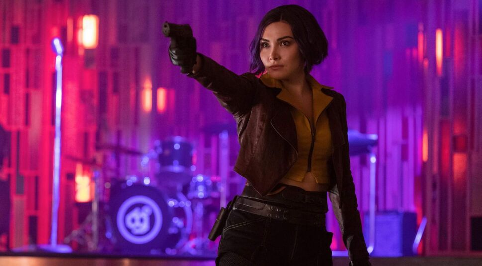 Daniella Pineda als Faye Valentine in Cowboy Bebop