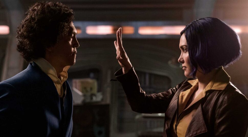 John Cho und Daniella Pineda in Cowboy Bebop