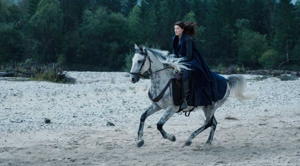 Rosamunde Pike in Das Rad der Zeit.