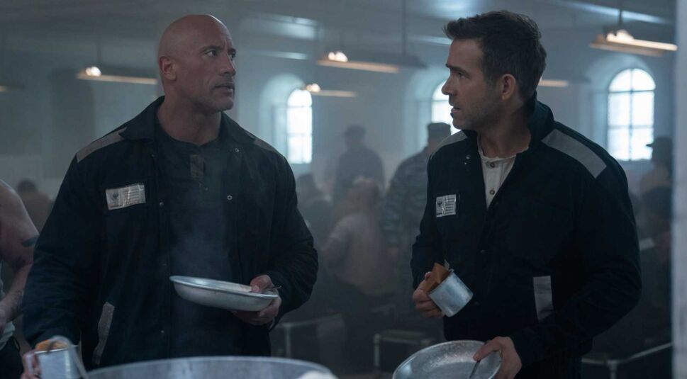 Dwayne Johnson und Ryan Reynolds in Red Notice