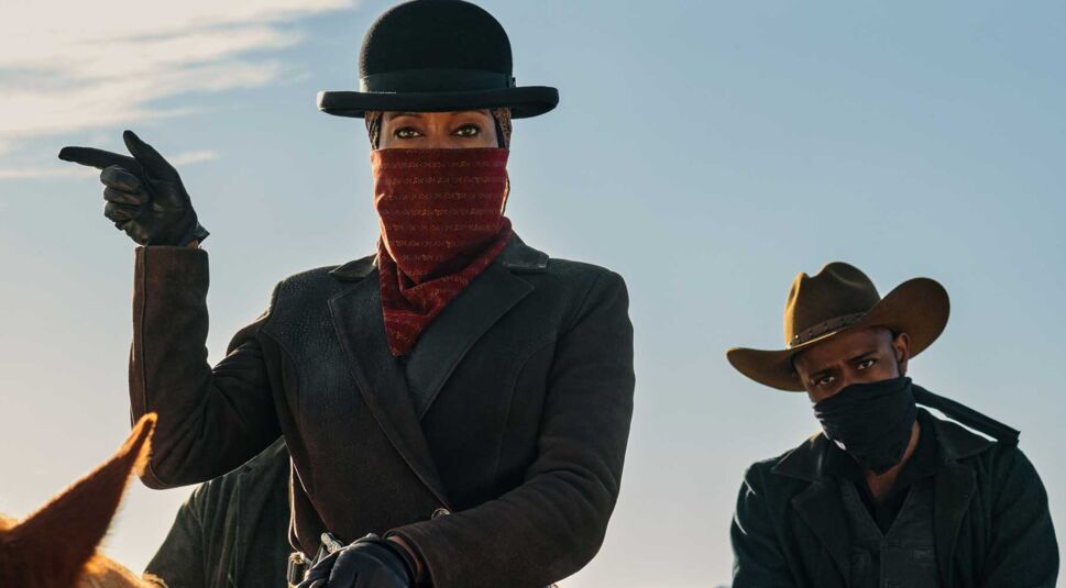 Regina King und Lakeith Standfield in The Harder They Fall.