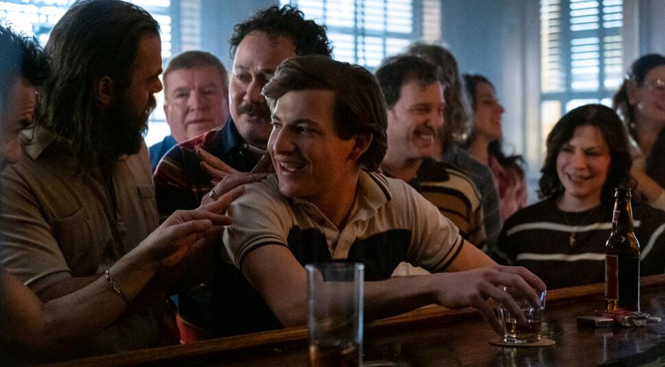 Tye Sheridan als erwachsener J.R. Moehringer in The Tender Bar