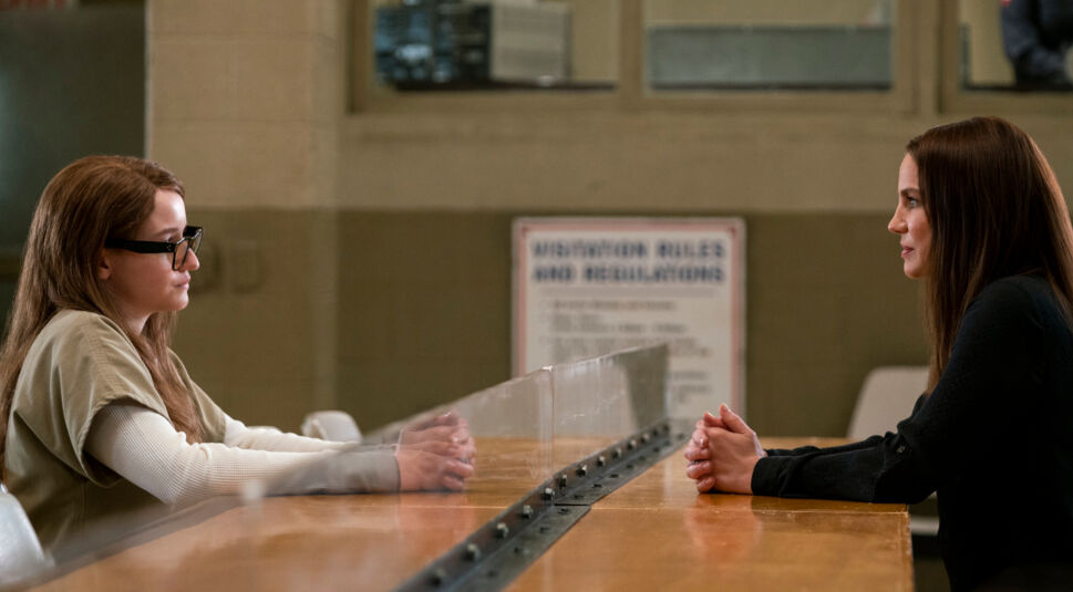 Anna Delvey und Journalistin Vivian Kent in "Inventing Anna"