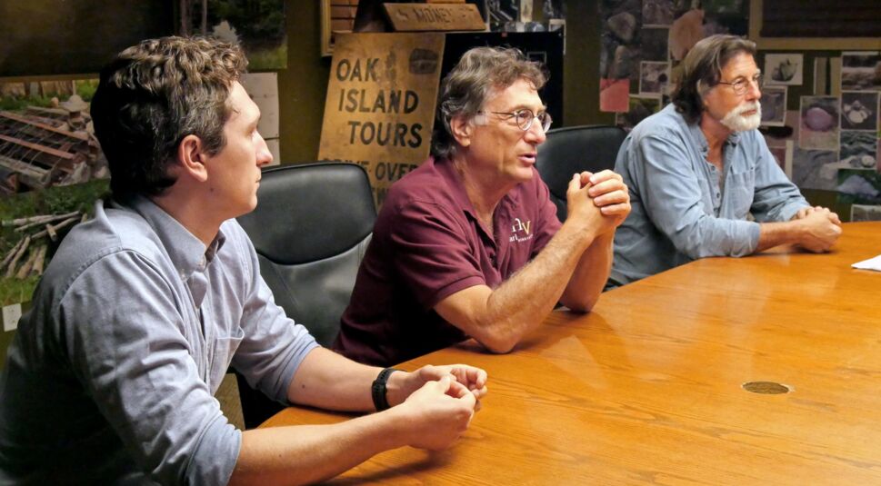 Die Moderatoren der History-Reihe Oak Island – Fluch und Legende auf die Suche