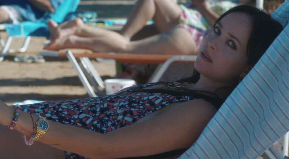 Dakota Johnson in Frau im Dunkeln