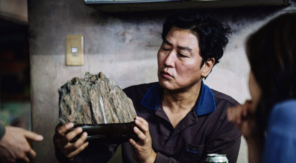 Der Glücksstein von Ki-woo in Parasite