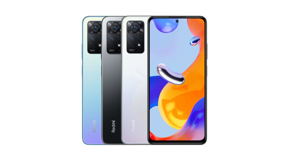 Das Smartphone Xiaomi Redmi Note 11 Pro in drei Farbvarianten vor weißem Hintergrund