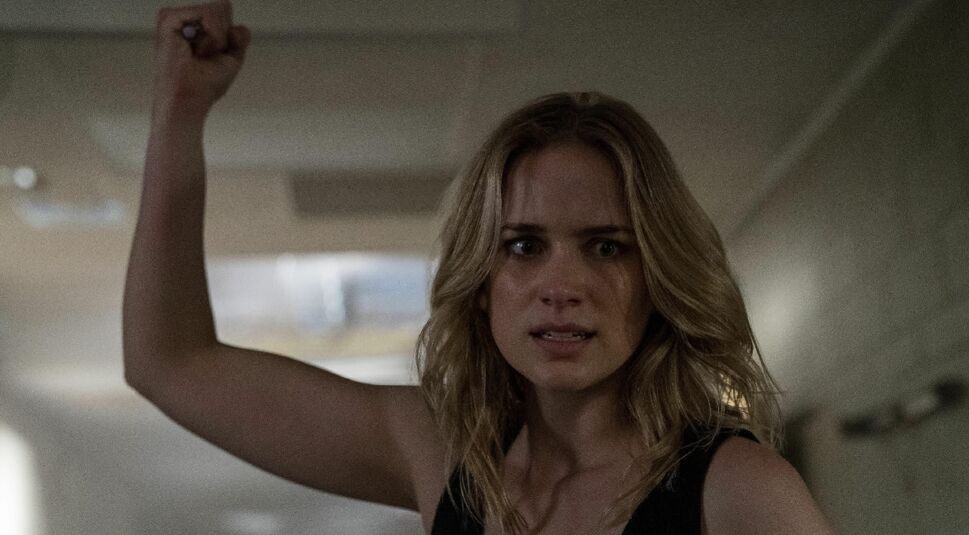 Elizabeth Lail in Countdown
