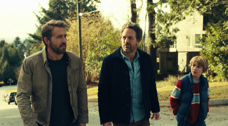 Der junge und der erwachsene Adam zusammen mit ihrem Vater