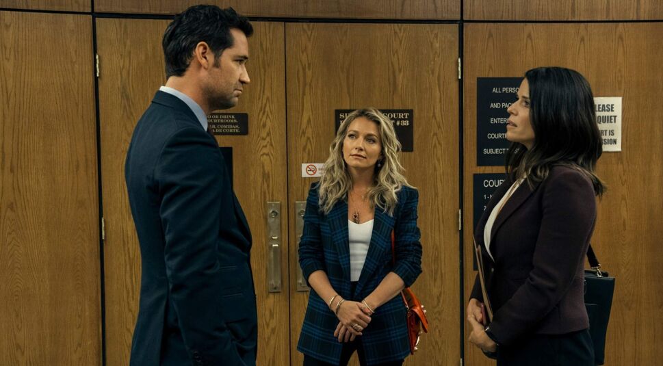 Manuel Garcia-Rulfo und Neve Campbell in The Lincoln Lawyer