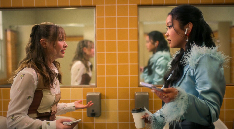 Gia und Erika in Boo, Bitch