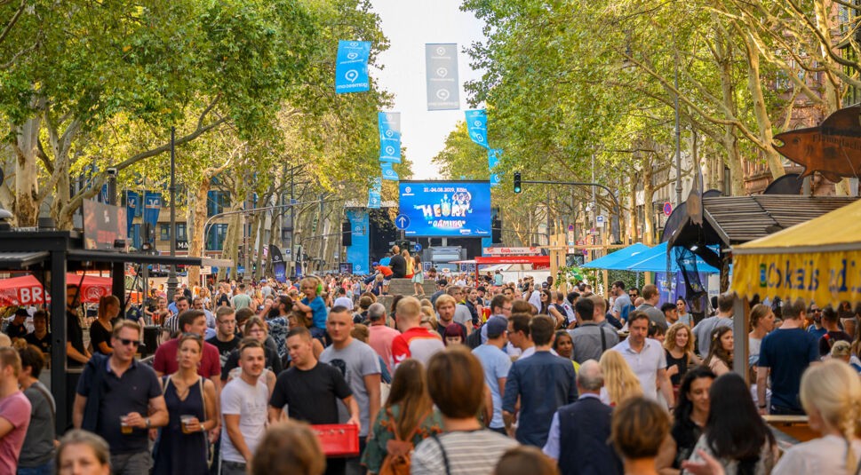 Gamescom Festivalstadt am Hohenzollernring in Köln