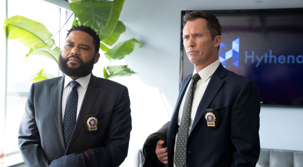 Zwei Detectives in der Serie Law & Order