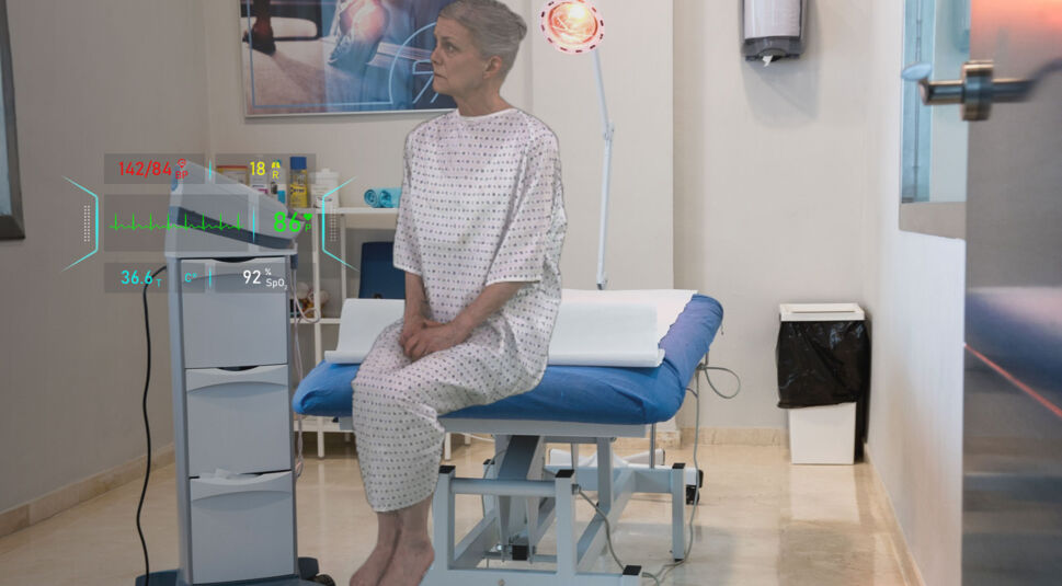 Eine Hologramm-Patientin wartet auf ihre Behandlung