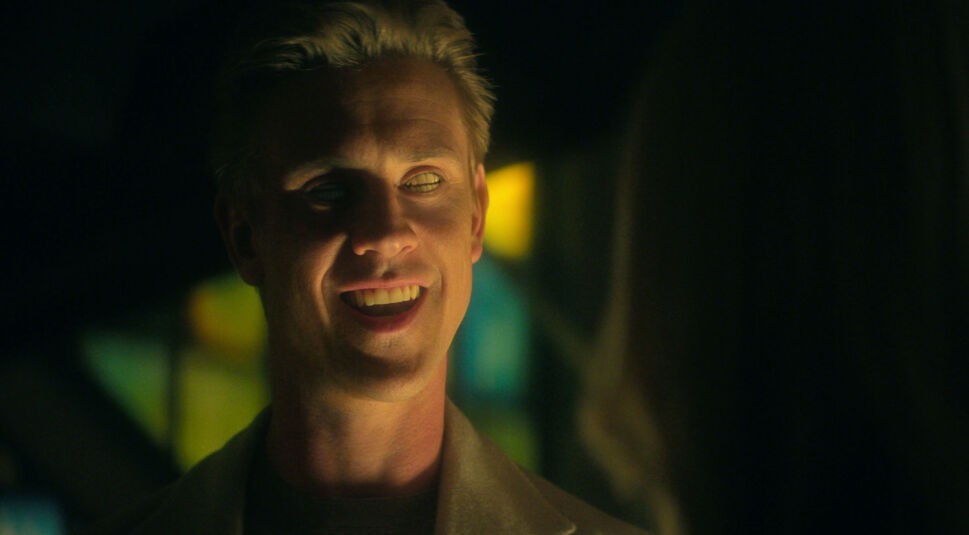 Der Korinther hat statt Augen zwei weitere Münder im Gesicht