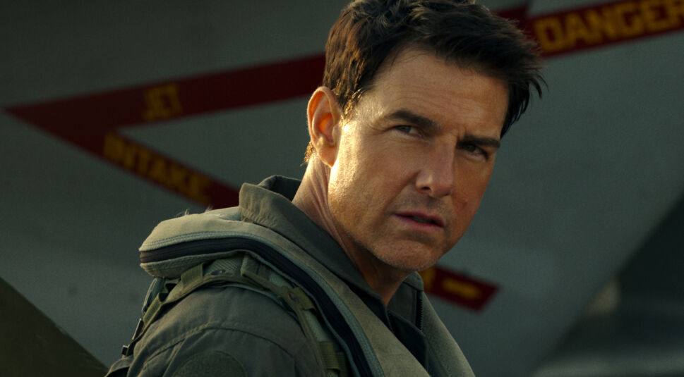 Tom Cruise schaut in die Kamera