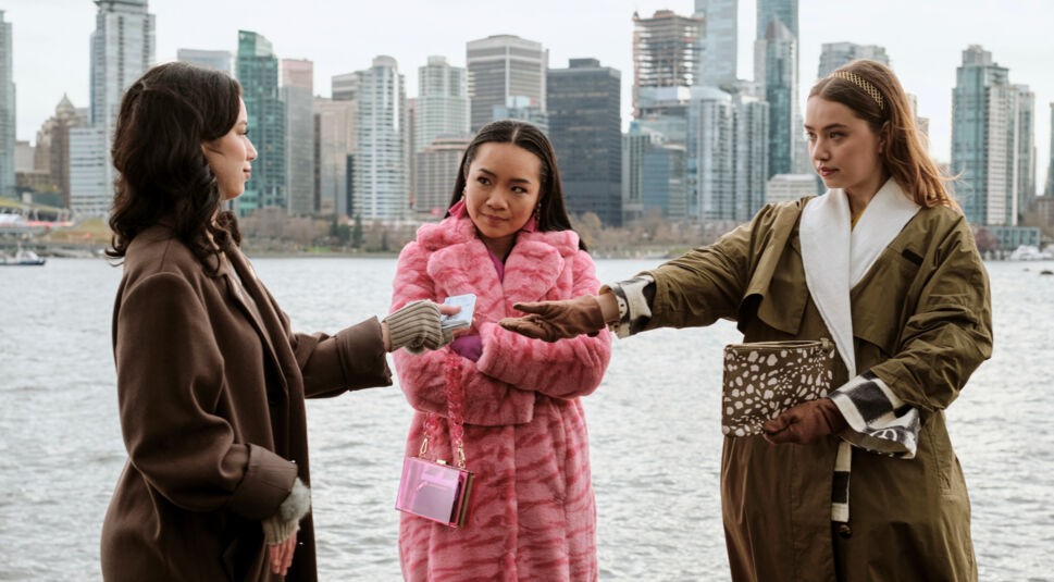 Jennifer Tong und Emilija Baranac in Fakes