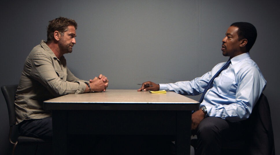 Detective Patterson (Russel Hornsby) verhört Will (Gerard Butler).