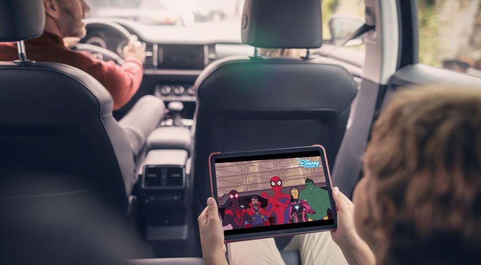  Nutze OneNumber zum Beispiel bei langen Autofahrten auf dem Tablet.