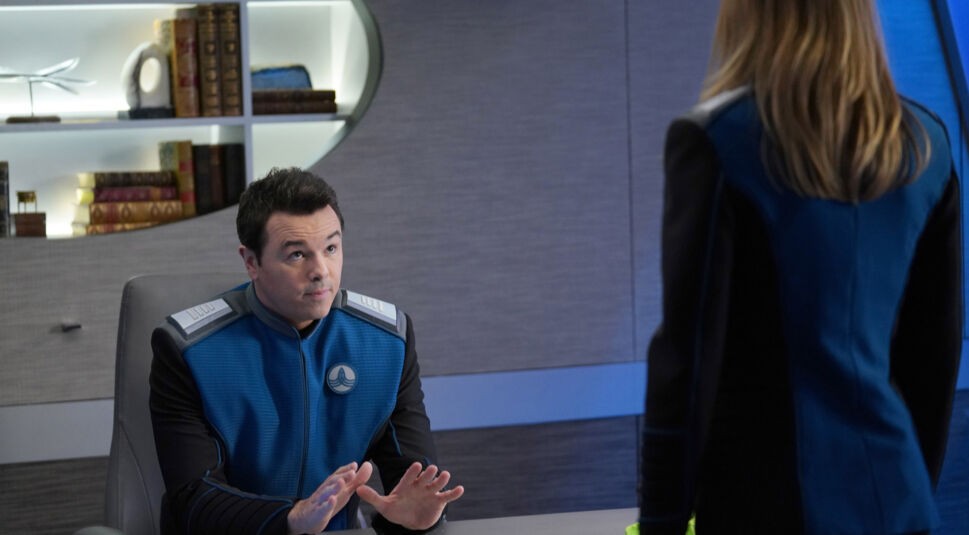 Das Foto zeigt eine Szene aus der Serie The Orville