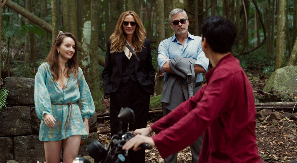 George Clooney, Julia Roberts und Kaitlyn Dever im Film Ticket ins Paradies