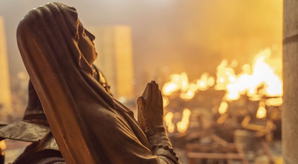 Szene aus Notre Dame bei Netflix