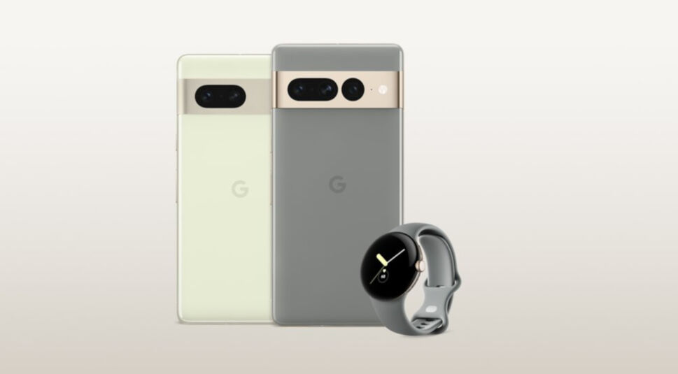 Pixel 7, Pixel 7 Pro und Pixel Watch nebeneinander vor beigem Hintergrund